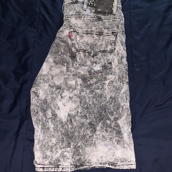 Mens Levi’s smoke gray shorts - Picture 4 of 6